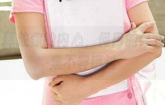 爱丝 – 释放你的内心，何冉的修女美图合集不容错过