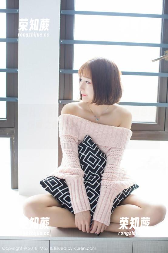 爱蜜社-妤薇Vivian 爱蜜社 - 看!妤薇Vivian的礼服图包更新,惊叹之余就开始想象我能不能驾驭这种风格了!