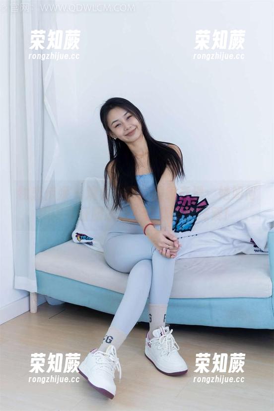 物恋传媒-小晴 物恋传媒 - 观看小晴的居家奇遇:她如何用内衣征服冰箱?合集等你探索!