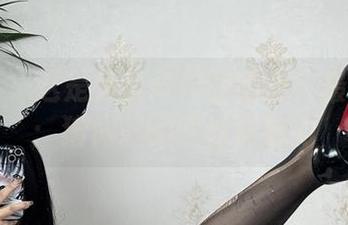 微密圈 – 这是什么奇妙的组合？最新分享：猪饲料的红丝袜魅力