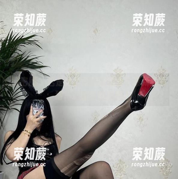 微密圈 - 这是什么奇妙的组合？最新分享：猪饲料的红丝袜魅力