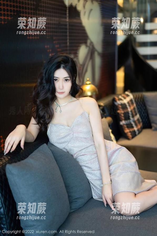 秀人网-HeyuZhang 秀人网 - 全套HeyuZhang海边,蓝天白云竟然也可以很戏谑?