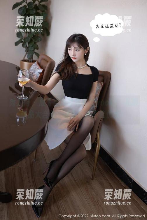 秀人网-林文文yooki 秀人网 - 放飞自我的林文文yooki:礼服作品大合集,谁说舒适不能优雅?