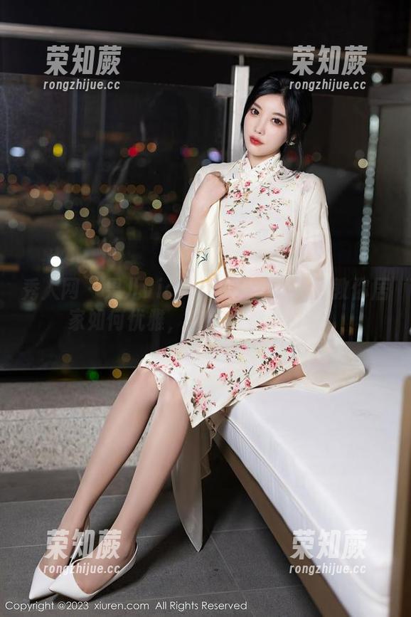 秀人网 - 果儿victoria的全套写真教你居家如何优雅，连拖鞋都要讲究！