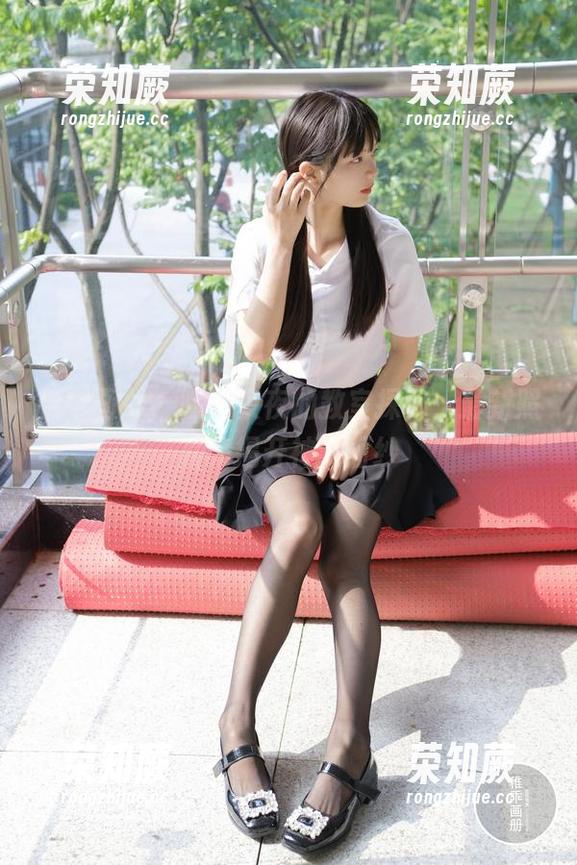 稚乖画册 - 嘿，夜夜的教室探秘：最新照片集揭开神秘面纱