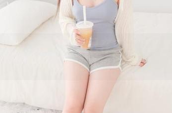 紧急企划 – 谁说美腿只在广告里？来看一只喵喵梓的私拍资源！