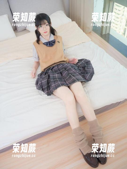 紧急企划-小恩 紧急企划 - 小恩的“厚白丝”作品,下载不光是文件,还有一丝暧昧的气息