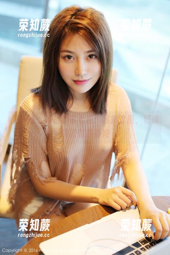 美媛馆 - 海边的李七喜：私拍套图，好像海鸥都羡慕她