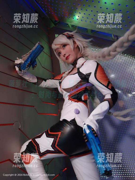 菠萝社 - 网袜加持，猫九酱Sakura图集：时尚与挑逗的完美结合