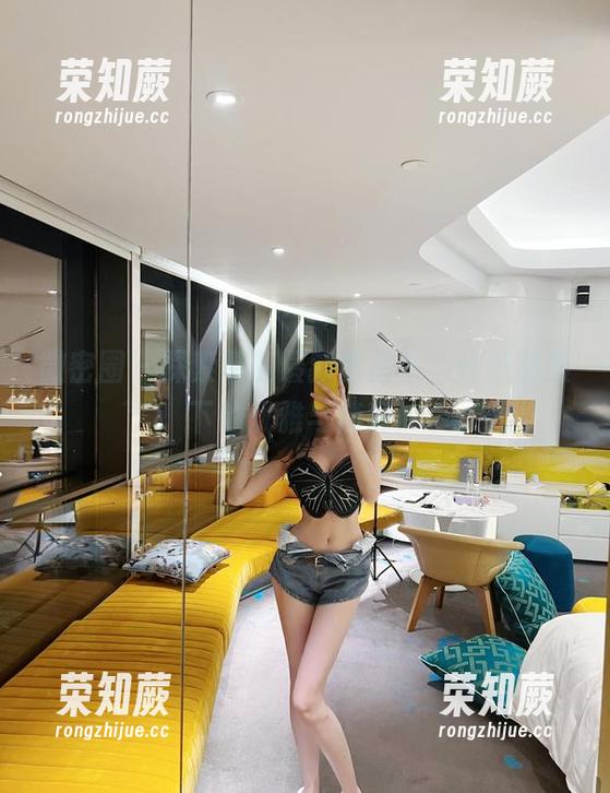 葛征 微密圈 - 探索葛征最新作品集,丝袜制服下的优雅与迷离!