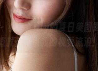 蜜桃社 – 小魔女lily的夏日美图更新，简直就是吸引我的视觉流浪！