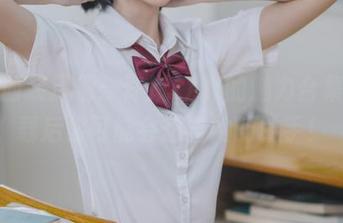 黑丝西装风情：许岚LAN的魅力合集，下载后你可能会想当她的助手！