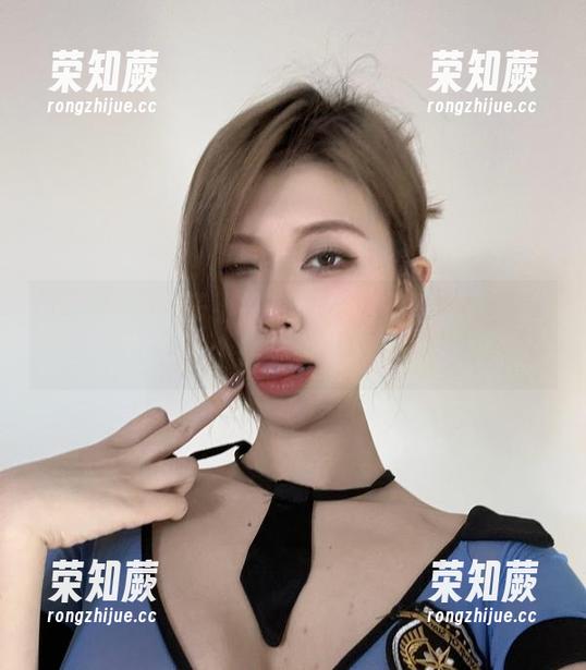 醇子小姨 微密圈 - 醇子小姨在粉色裙子里的写真更新:每一个转身都是梦里的秘密