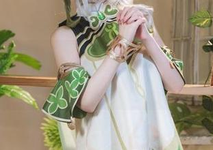 雪晴Astra写真：网盘里藏着的红裙黑丝小娇妻的迷人气息！