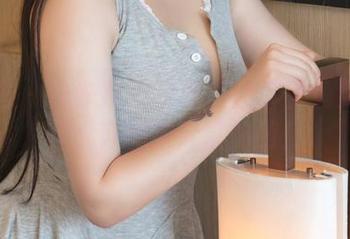 青豆客 – 快来在线围观！吕梦玉兔女郎原图，穿越次元壁的萌！